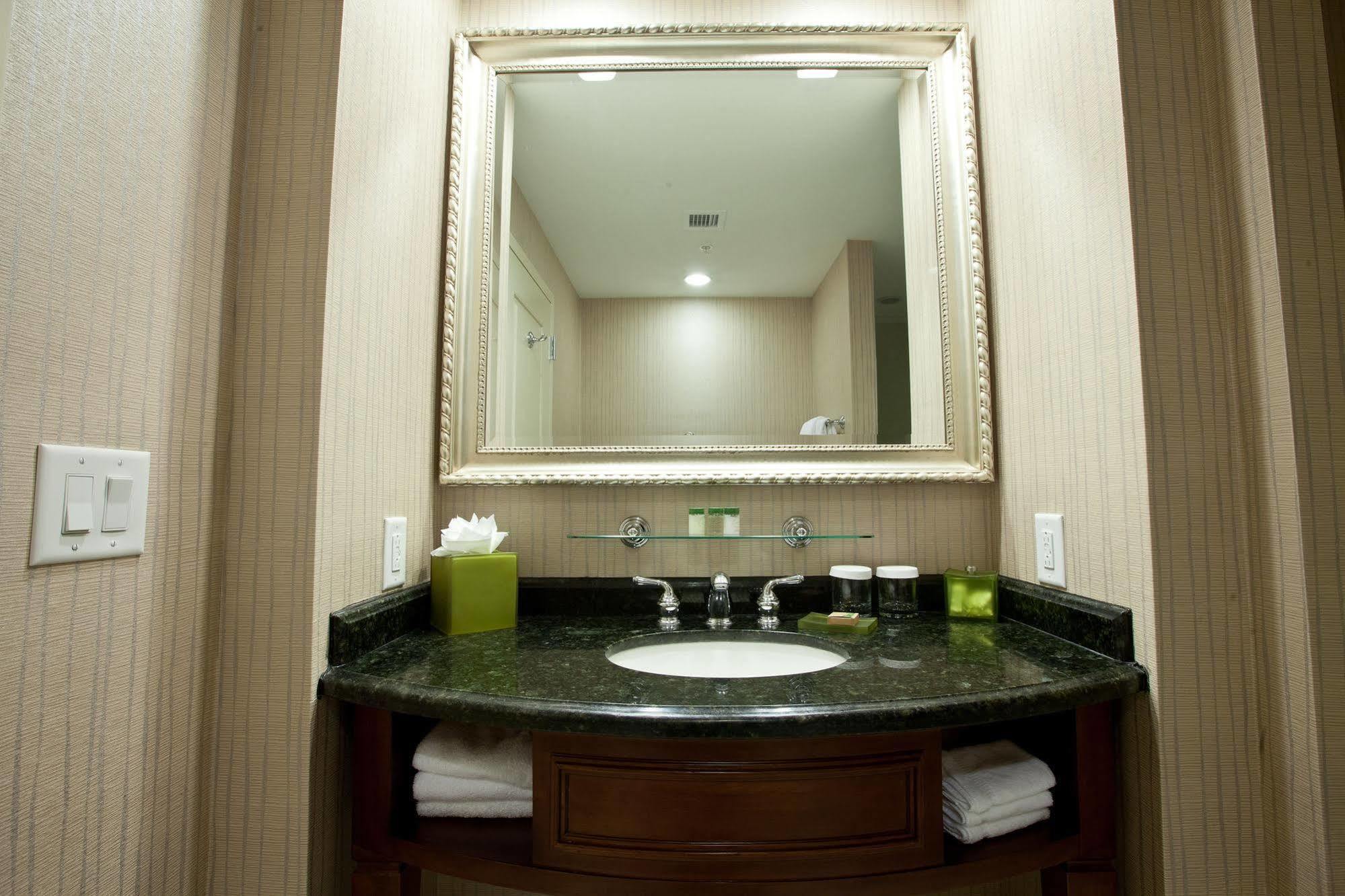 Town & Country Inn And Suites Τσάρλεστον Εξωτερικό φωτογραφία